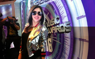  Dicap Artis Mahal, Syahrini Tak 'Haram' Makan di Pinggir Jalan